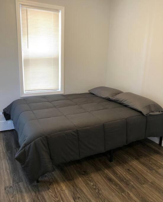 Private 2-Bedroom With Free Parking And Direct Bus To Nyc Manhattan Only 2 Blocks Away Линдън Екстериор снимка