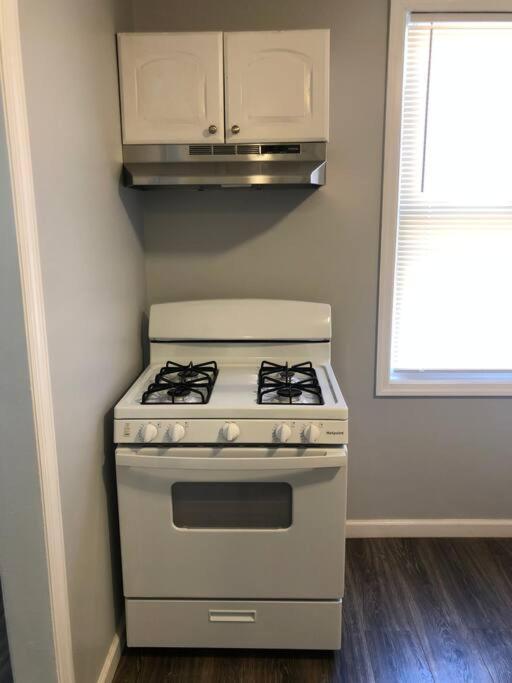 Private 2-Bedroom With Free Parking And Direct Bus To Nyc Manhattan Only 2 Blocks Away Линдън Екстериор снимка