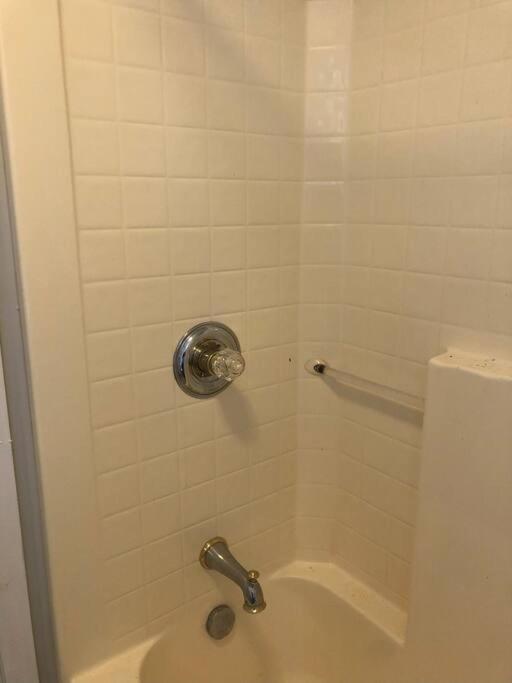 Private 2-Bedroom With Free Parking And Direct Bus To Nyc Manhattan Only 2 Blocks Away Линдън Екстериор снимка