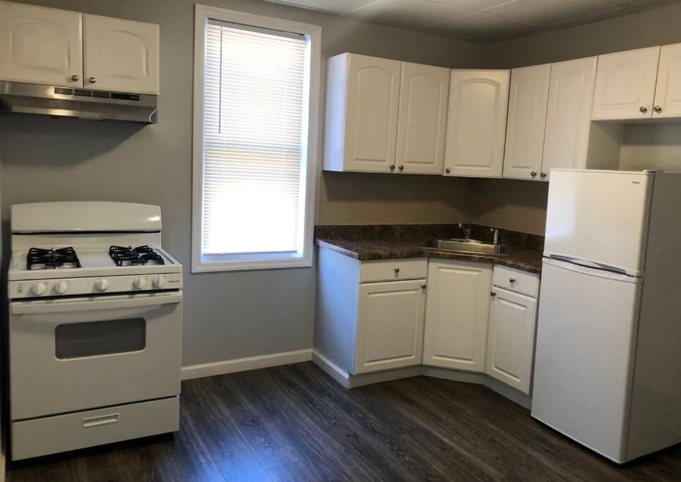 Private 2-Bedroom With Free Parking And Direct Bus To Nyc Manhattan Only 2 Blocks Away Линдън Екстериор снимка